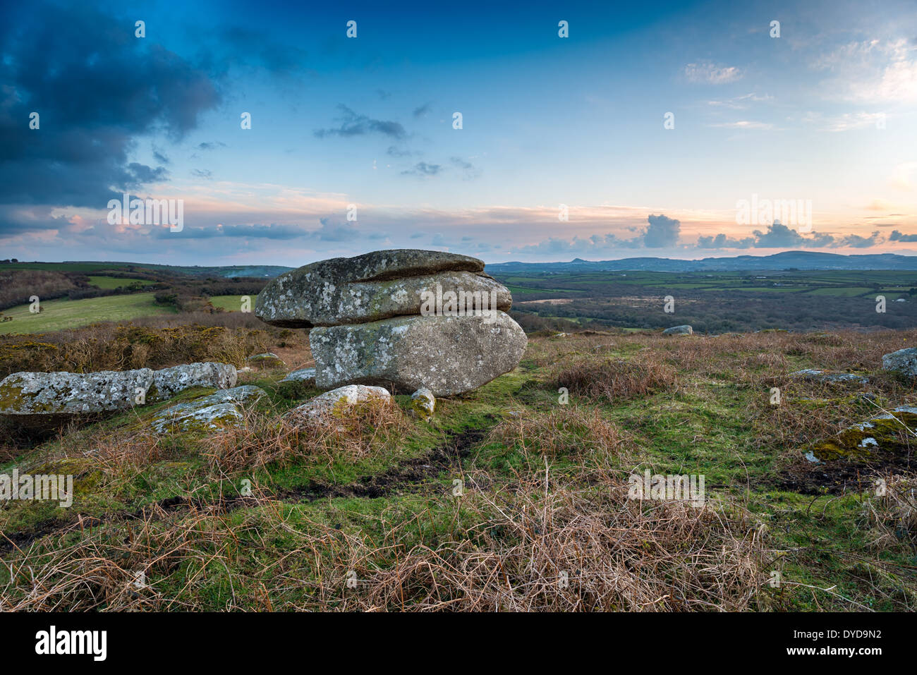 Formación de roca de granito erosionado en Helman Tor en una reserva natural en el camino de los Santos sendero de larga distancia cerca de Bodmin en Cornwall. Foto de stock