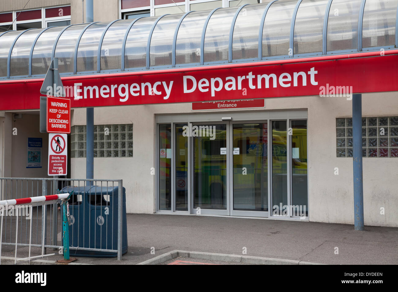 Entrada al servicio de urgencias del Hospital General de Southampton ...