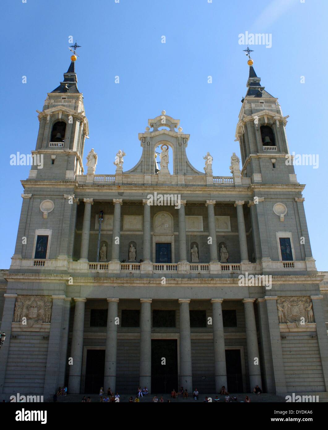 La Catedral de Santa María la Real de La Almudena. Finalizado el 15 de junio de 1993. Madrid. España 2013 Foto de stock