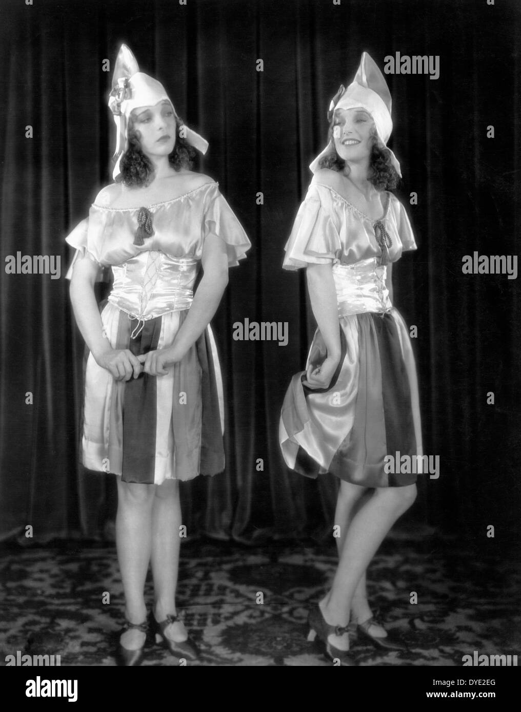 Sally Blane, Loretta Young, de la película "El Show de shows", 1929 Foto de stock