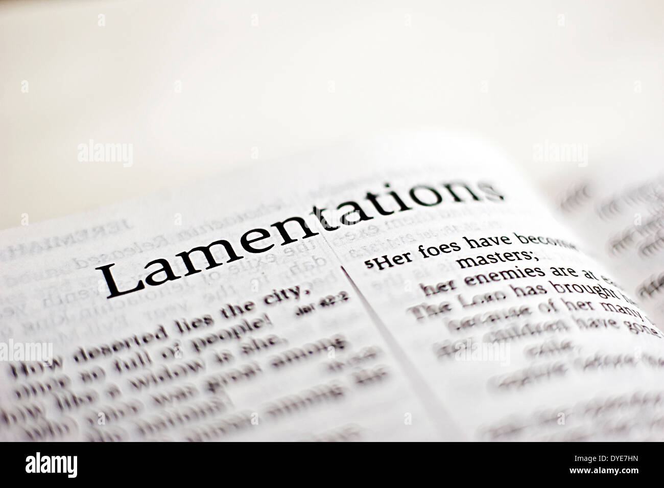 Las lamentaciones, libro de la Biblia Fotografía de stock Alamy