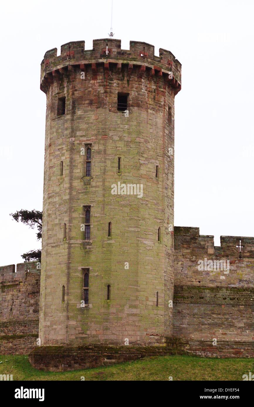 Entrada principal al Castillo de Warwick 2013. El castillo medieval fue desarrollado a partir de un original construido por Guillermo el Conquistador en 1068 Foto de stock