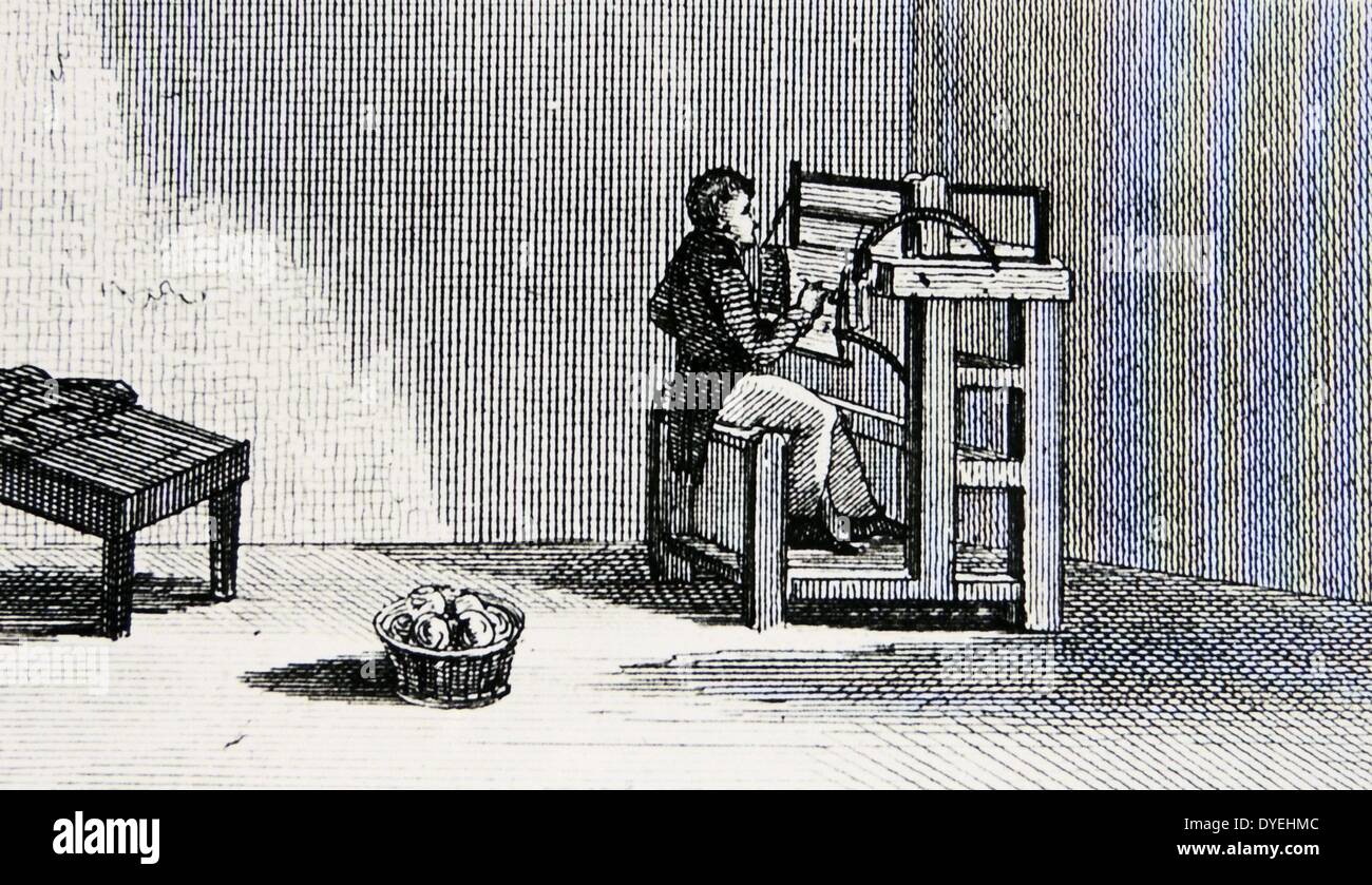 Un Nottingham stocking weaver sentado en una trama de tejer. Grabado publicado en Ongar, 1823. Foto de stock