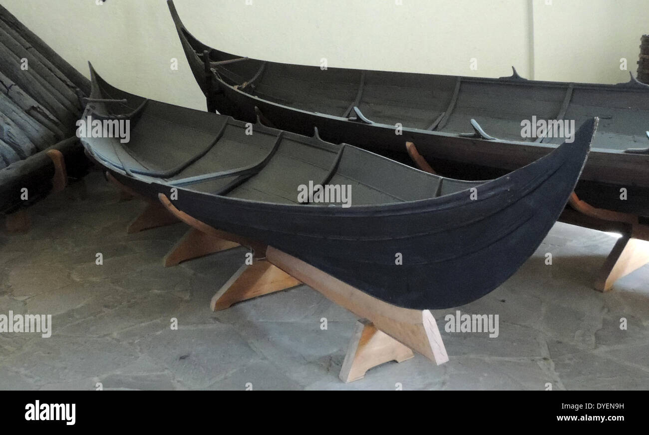 Pequeños barcos de madera, denominado Gokstad pequeño barco Gokstad, encontrado en el buque. Que Pequeños barcos de madera, denominado Gokstad pequeño barco Gokstad, encontrado en el buque. Que