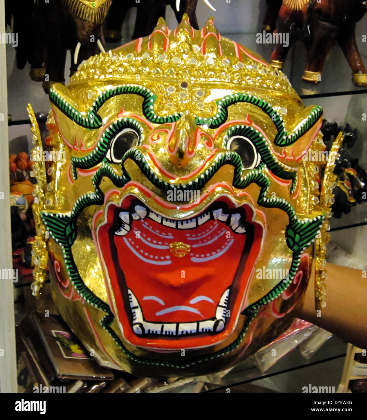 Máscara del dios-mono Hanuman, Port Klang, Malasia. 2010. Foto de stock