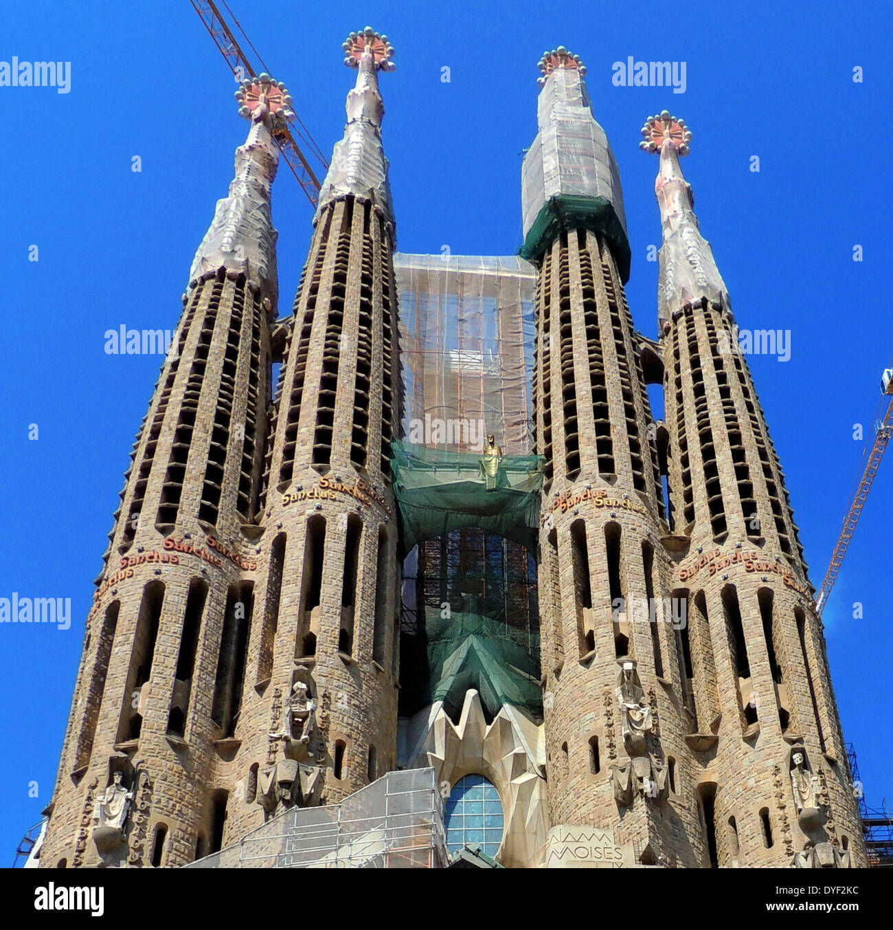 La Basílica i Templo de la Sagrada Família, la Iglesia Católica Romana en  Barcelona, España. diseñado por el arquitecto catalán Antoni Gaudí  (1852-1926). Aunque incompleta, la iglesia es un sitio del Patrimonio