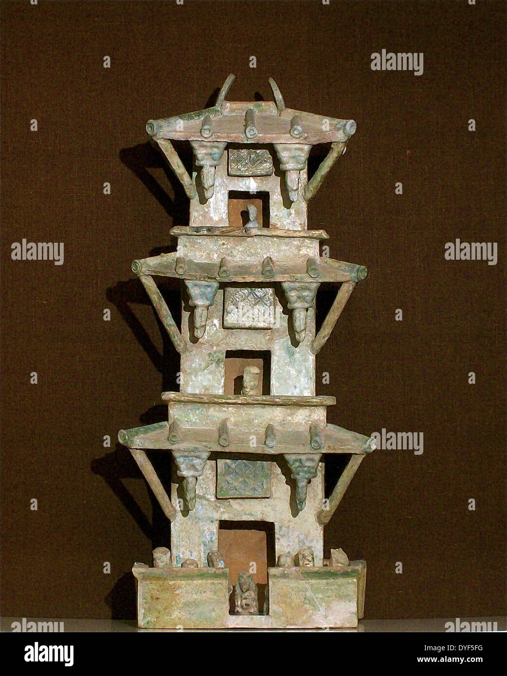 La antigua China: Watch Tower, verde-cerámica vidriada, dinastía oriental, 24-220 AD. La torre de tres fue el prototipo la pagoda Fotografía de stock Alamy