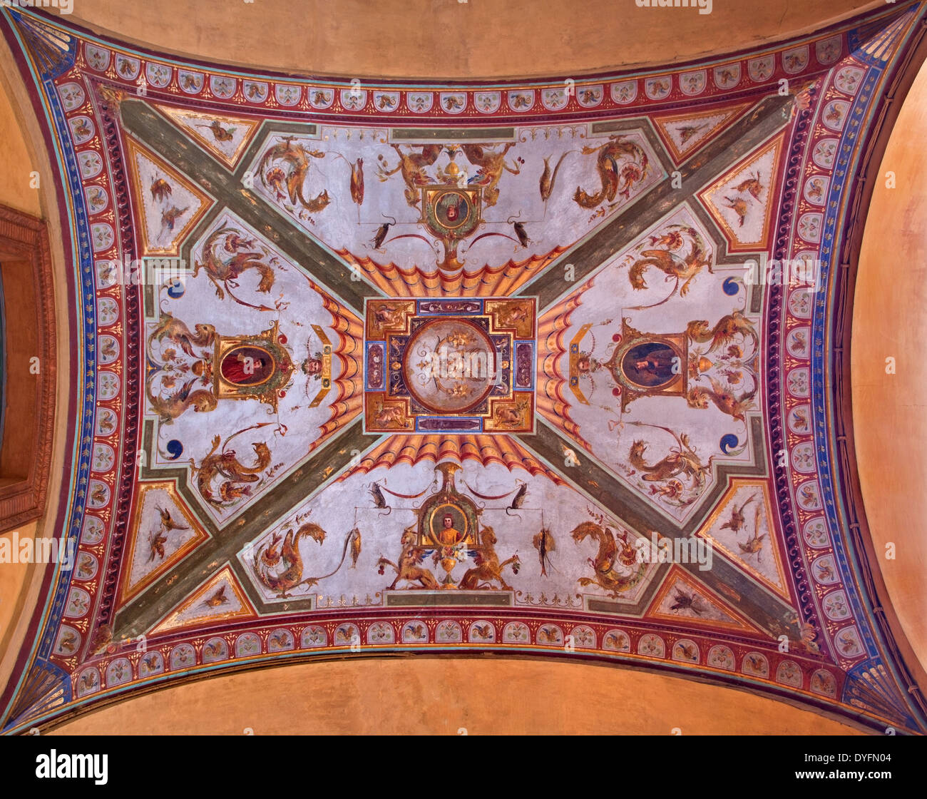 Bolonia, Italia - 16 de marzo de 2014: el fresco del techo del corredor externo de la via Farini street. Foto de stock