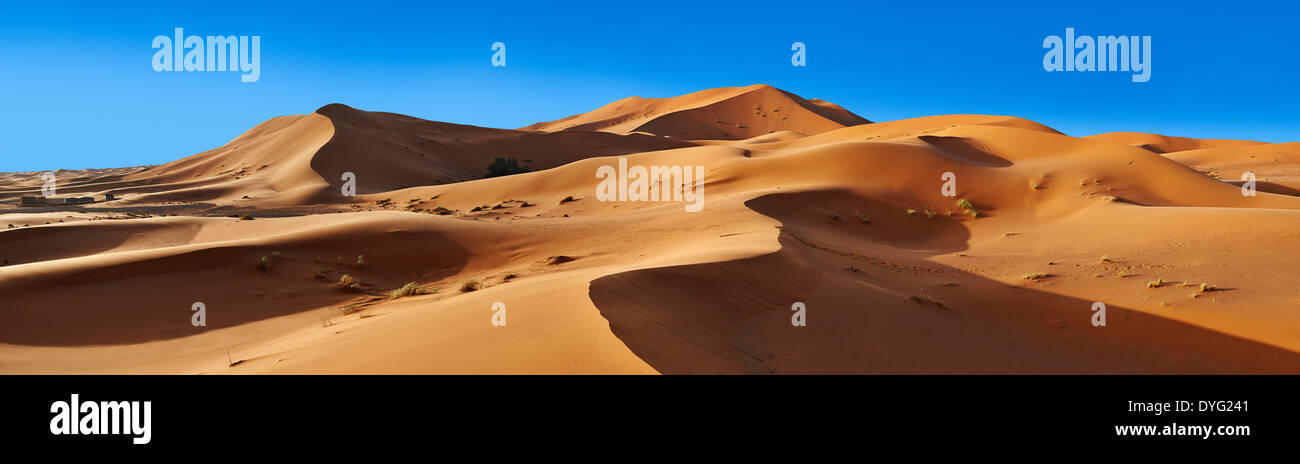Sahara dunas de Erg Chebbi, Marruecos, África Foto de stock