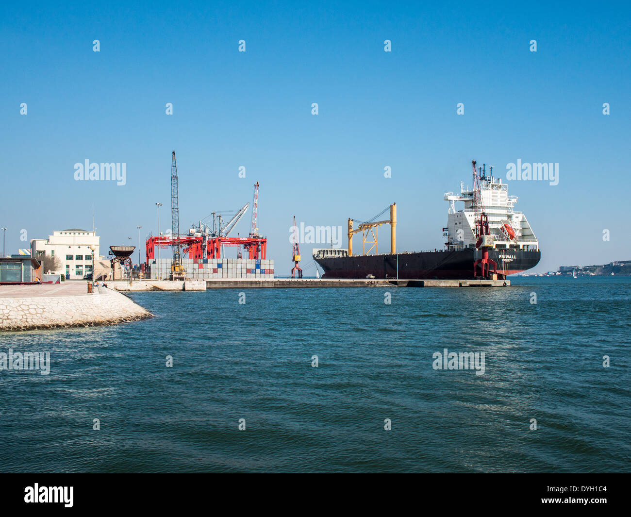 Puerto de carguero fotografías e imágenes de alta resolución - Alamy