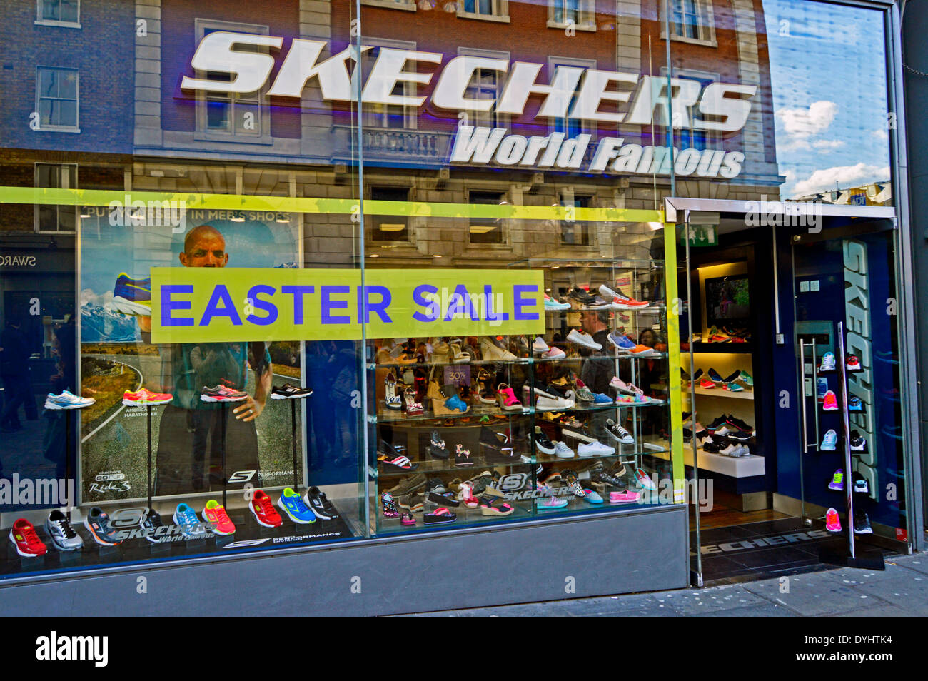 Tienda Skechers, Covent Garden, el West End, Londres, Inglaterra, Estados  Kngdom Fotografía de stock - Alamy