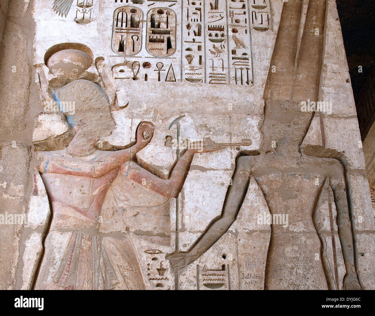 Templo funerario de Ramsés III en Medinet Habu:el rey incienso al dios Amon-Ra Foto de stock