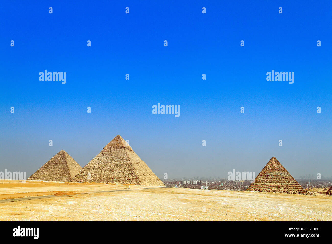Punto culminante de un viaje a Egipto son las Pirámides de Giza. Foto de stock