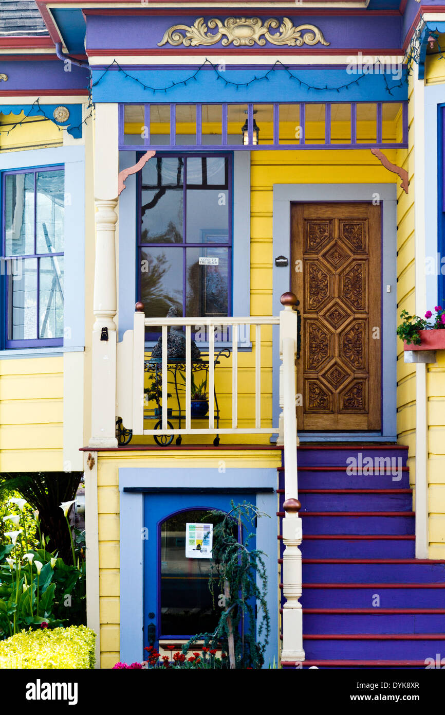 Pintadas en la parte frontal de la casa en Half Moon Bay, California