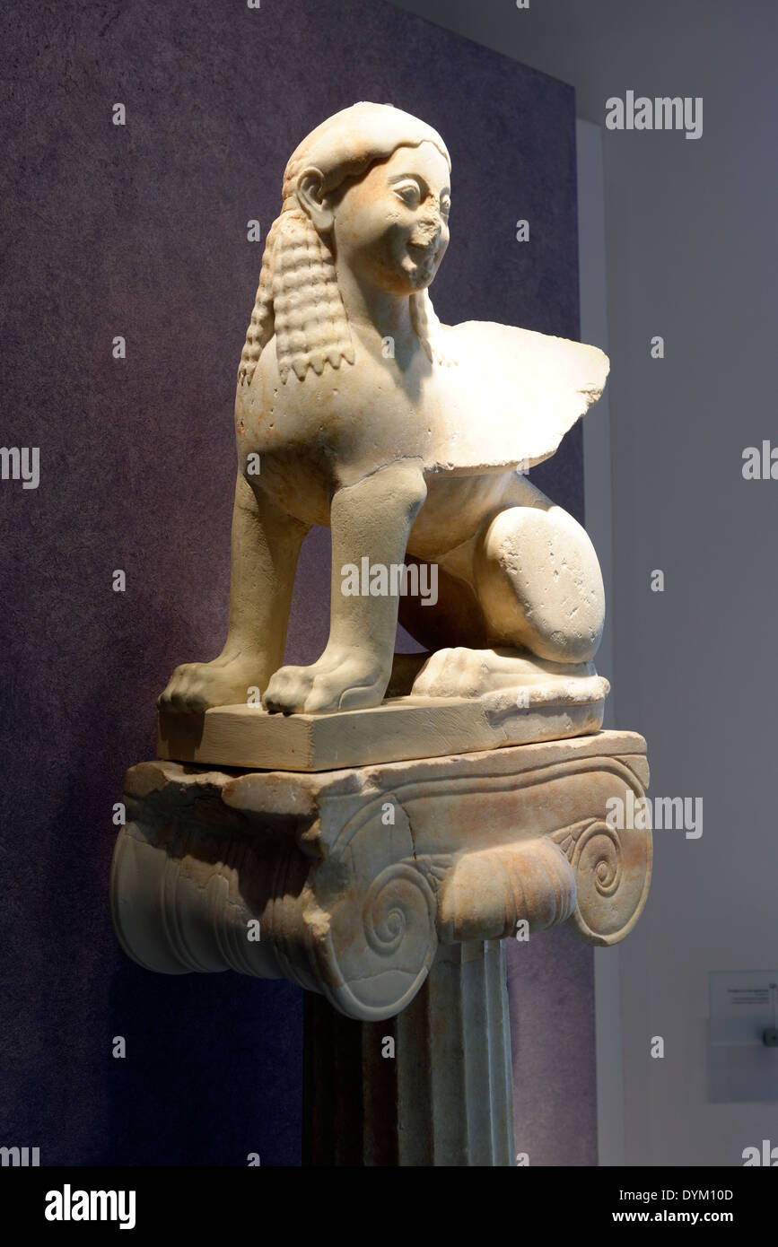 La Sagrada Gate Sphinx. 550 BC. Kerameikos museum. Atenas. Grecia. La escultura fue encontrada en la zona de la puerta sagrada. Foto de stock