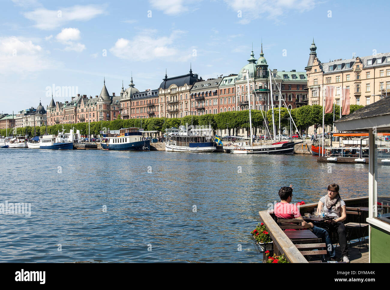 Boulevard Strandvägen, prestigiosos edificios residenciales y comerciales, Östermalm, Estocolmo, Estocolmo condado o Stockholms Foto de stock