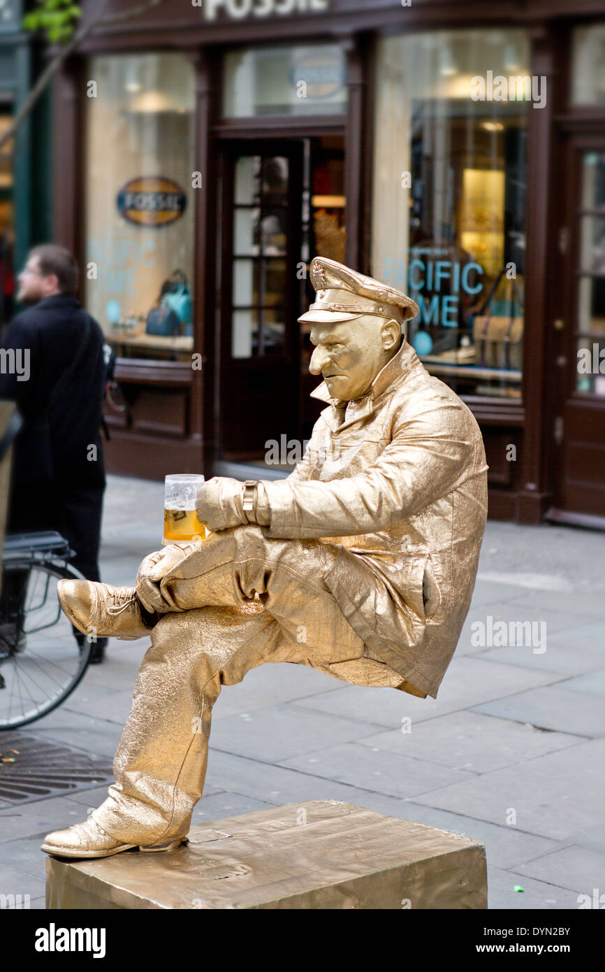 Ejecutante de la calle en Covent Garden, Londres. Foto de stock
