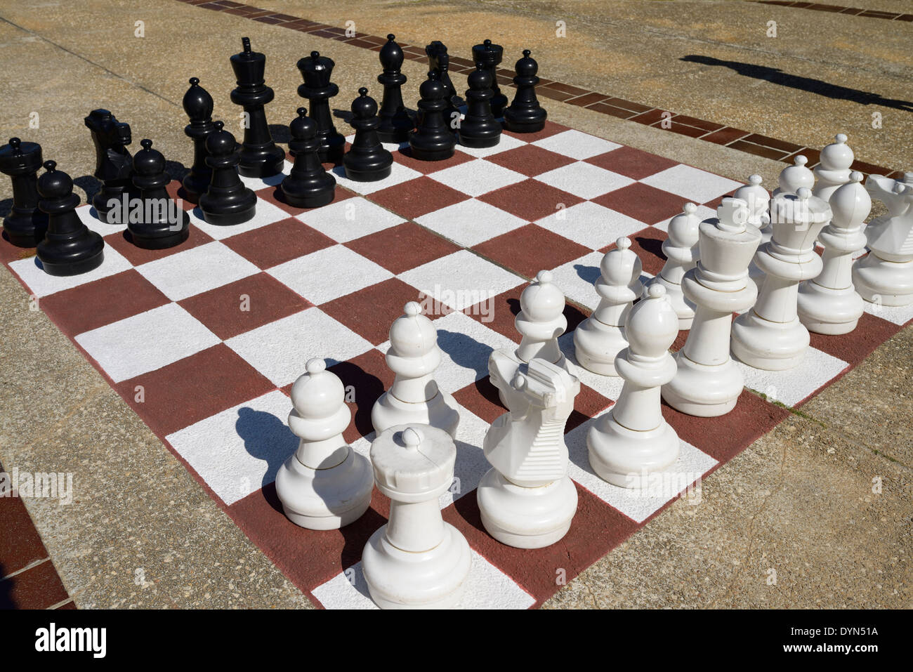 Tablero de ajedrez gigante con sombra de jugador en Varadero, Cuba  Fotografía de stock - Alamy