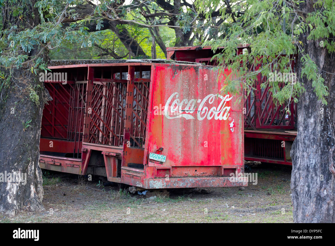 Old coca cola truck in fotografías e imágenes de alta resolución - Alamy