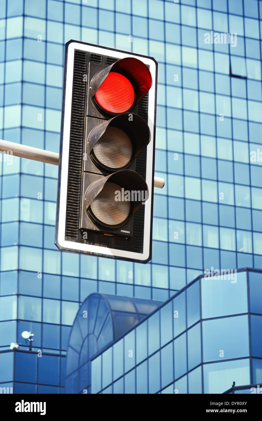 El semáforo más moderno de arquitectura empresarial Foto de stock