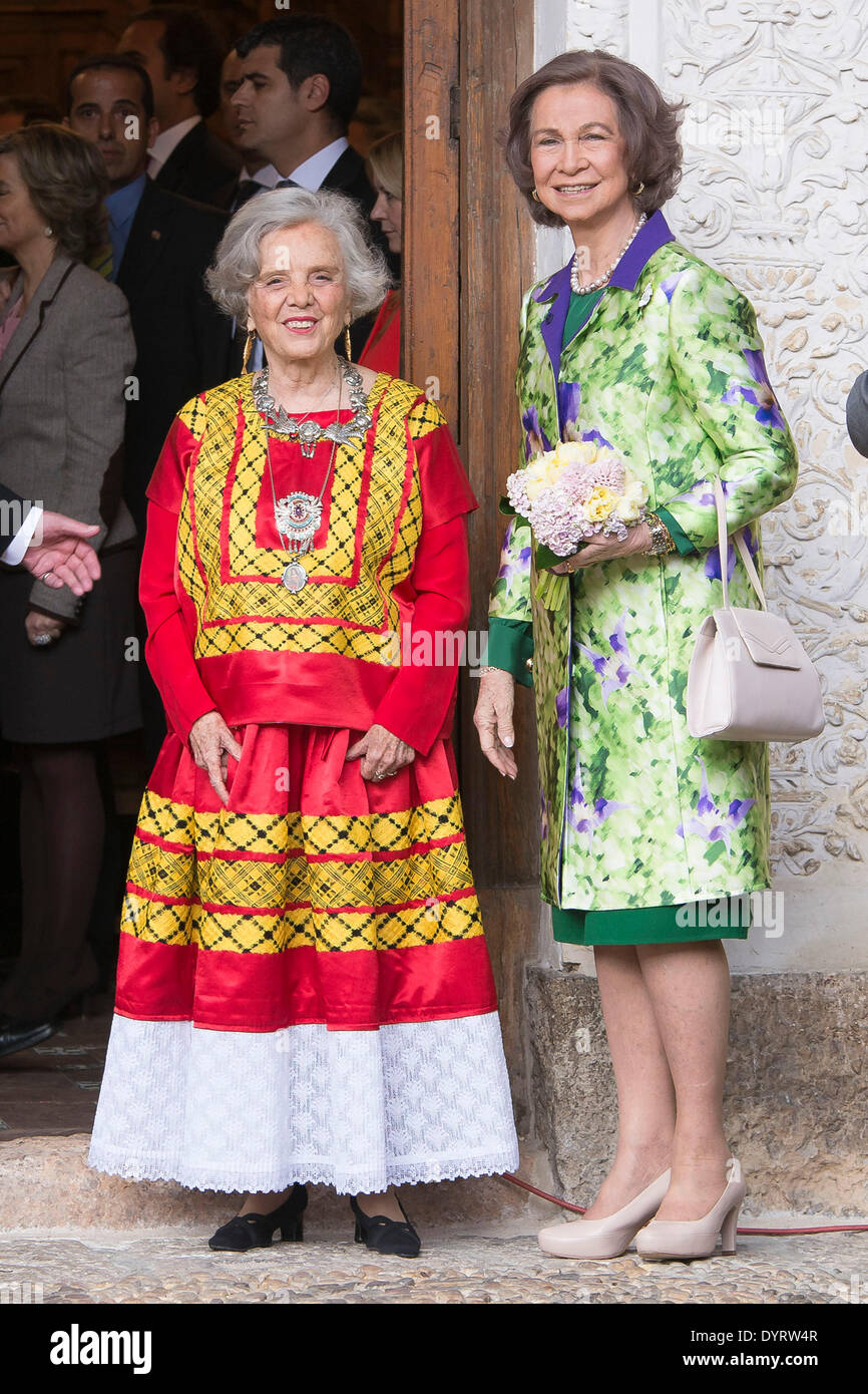 Madrid, España. 23 abr, 2014. Escritora mexicana Elena Poniatowska con La Reina Sofía, después de recibir el Premio Cervantes 2014 en la Universidad de Alcalá de Henares, periferia de Madrid, España, 23 Madrid, España. 23 abr, 2014. Escritora mexicana Elena Poniatowska con La Reina Sofía, después de recibir el Premio Cervantes 2014 en la Universidad de Alcalá de Henares, periferia de Madrid, España, 23