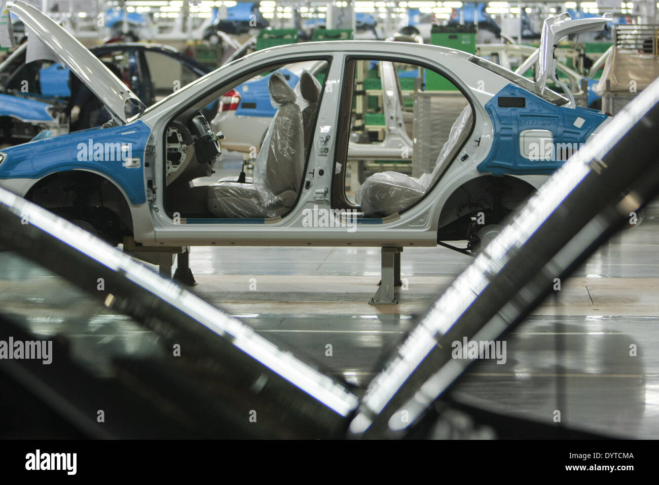 Los vehículos se montan en Kia Motors Corp. Foto de stock