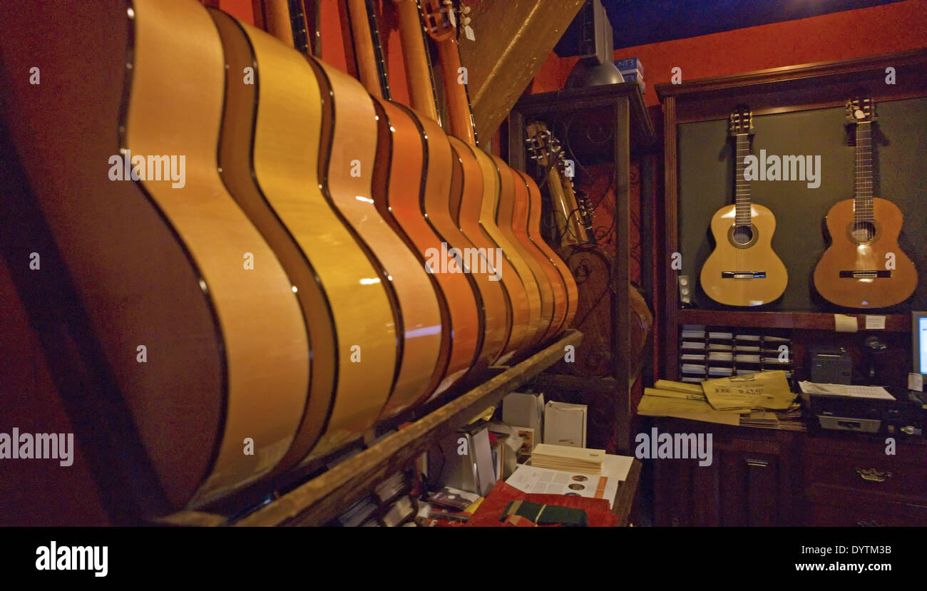 Las guitarras de José Ramírez Fotografía de stock - Alamy