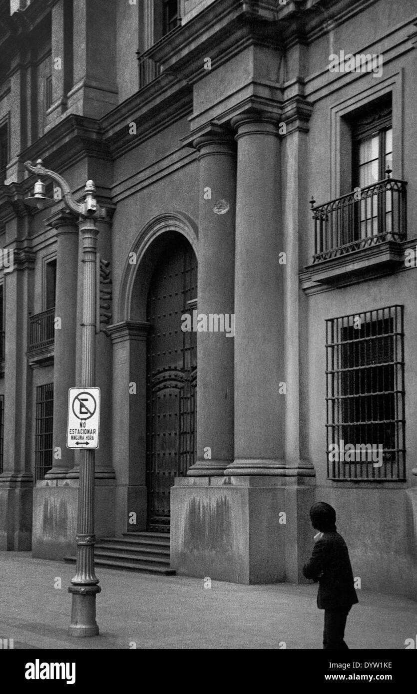 La entrada del palacio presidencial en Santiago el 29.06.1973 Foto de stock