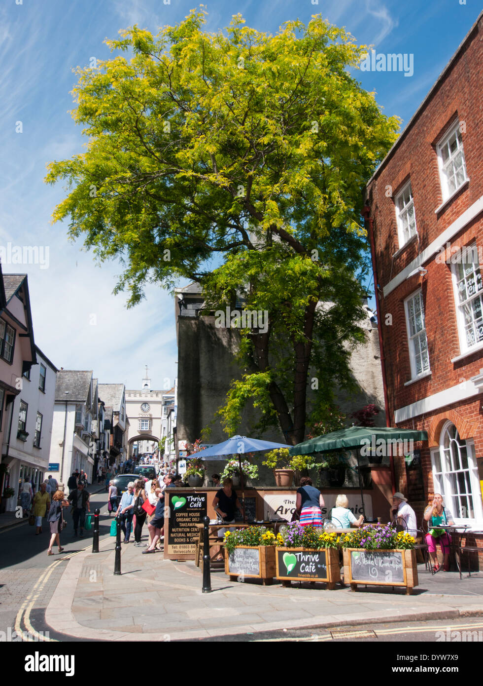 La High Street en Totnes Inglaterra Foto de stock