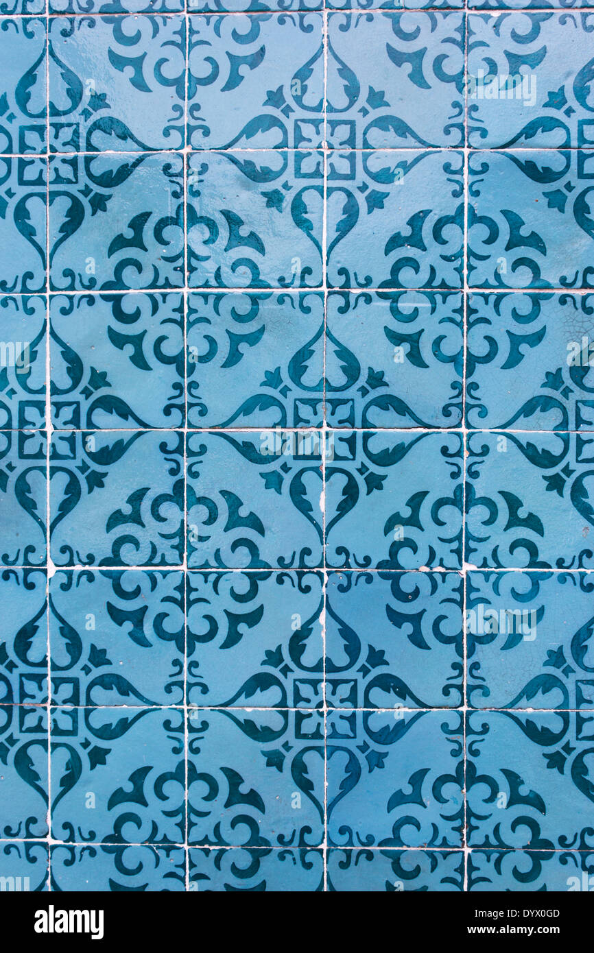 Lisboa, Portugal. Detalle de azulejos de cerámica típica portuguesa. Foto de stock