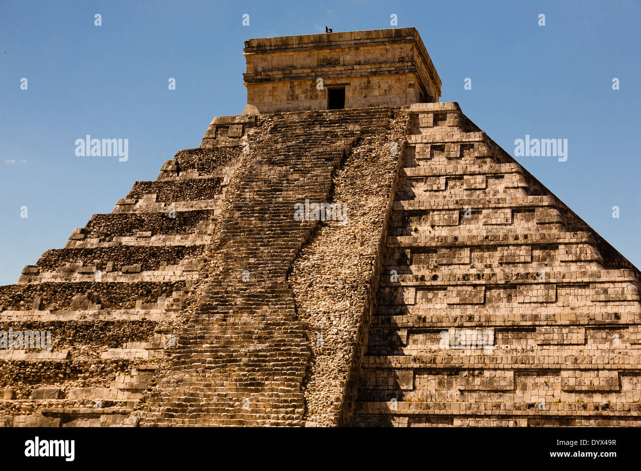 Un Zigurat en Chichen Itza, Yucatán, México Foto de stock