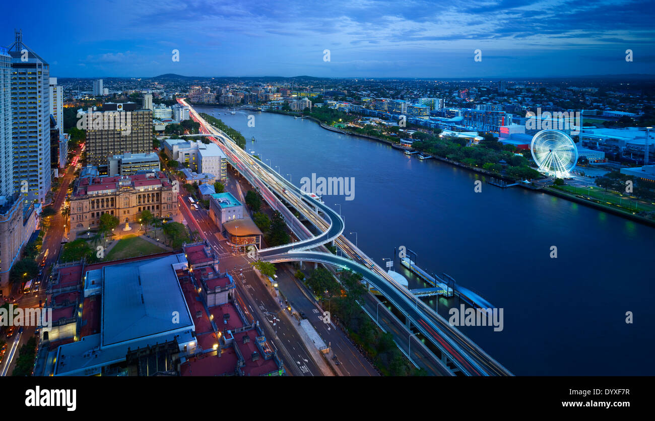 En la noche de antena en la ciudad de Brisbane, Queensland Australia Foto de stock