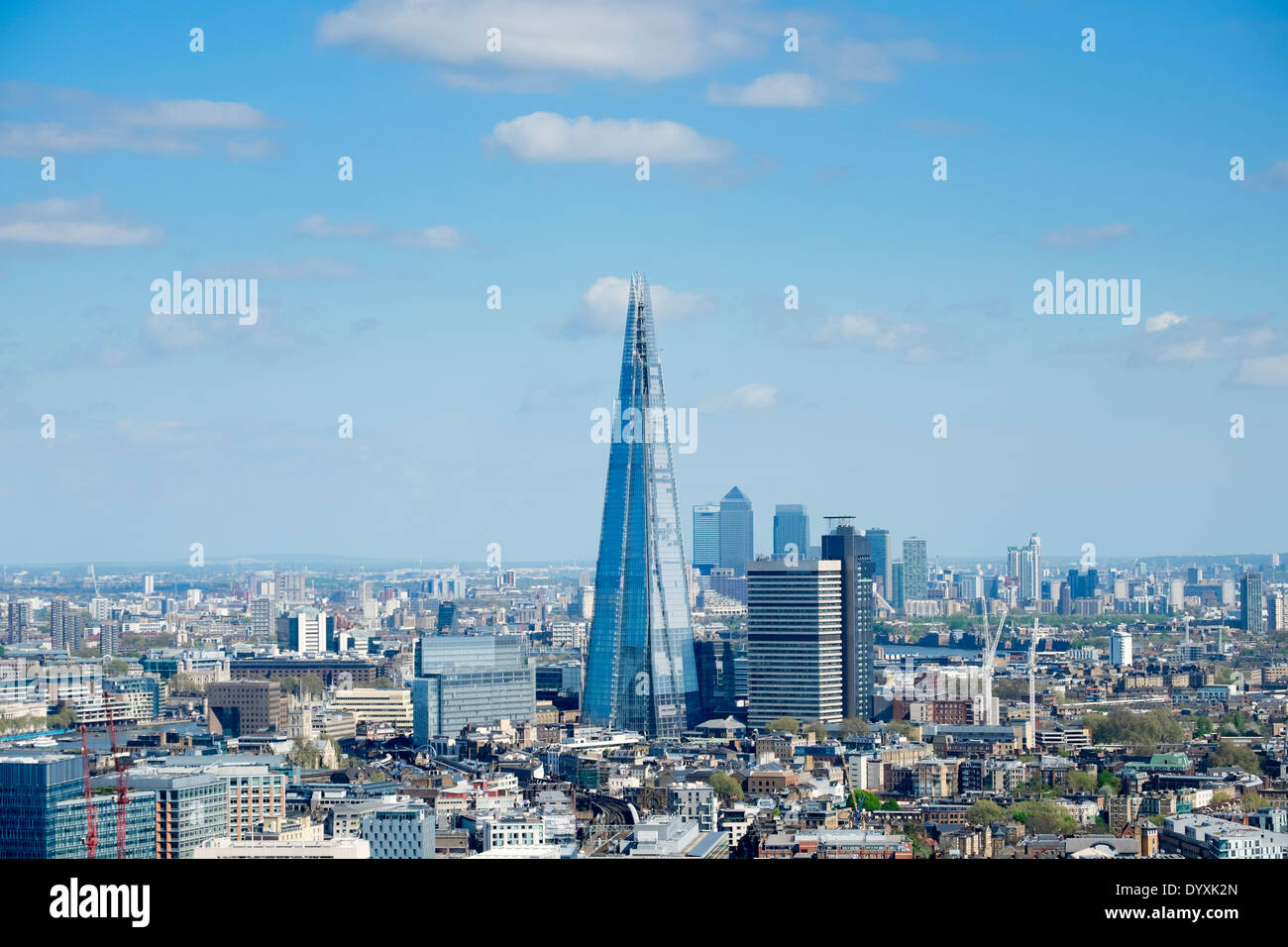 Vista de la Shard nuevo rascacielos y el horizonte de Londres Reino Unido Foto de stock