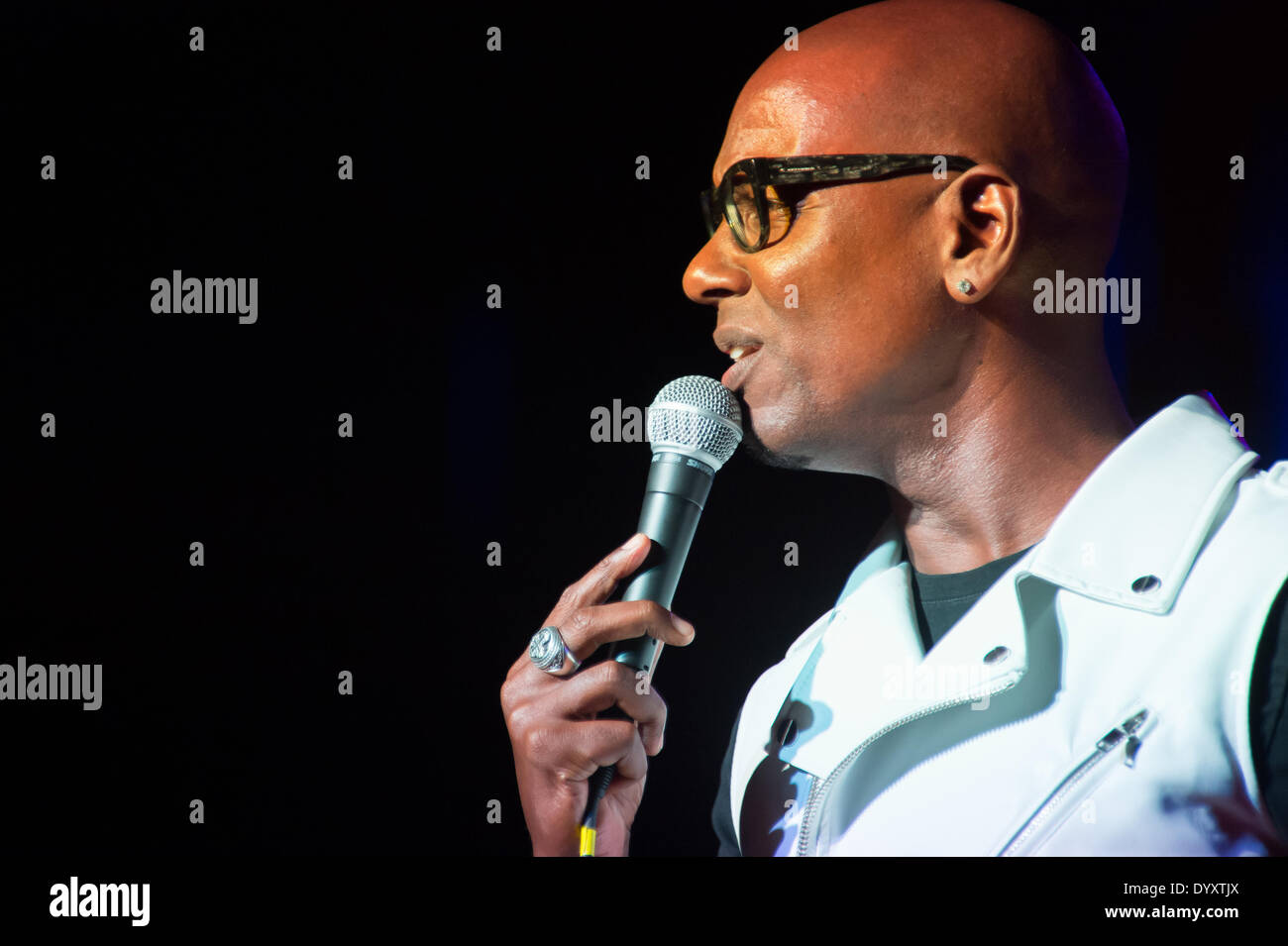 Lincoln, CA, EE.UU. 26 abr, 2014. El comediante Daniel Dugar abre para Tracy Morgan en Thunder Valley Casino Resort en la ciudad de Lincoln, California Credit: Randy Miramontez/Alamy Live News Foto de stock