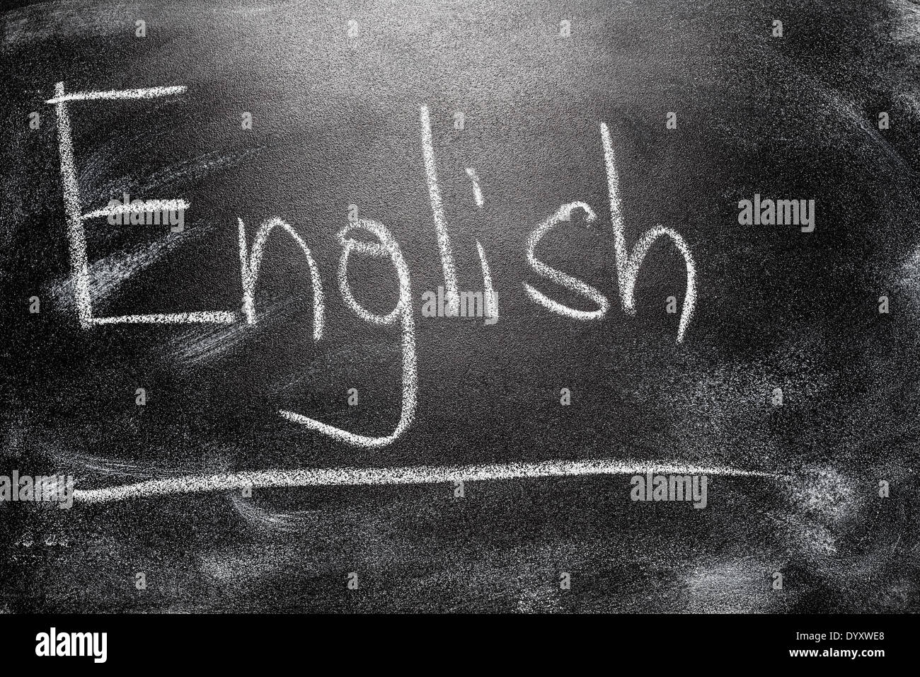 Aprender el idioma: el inglés. Concepto de educación de pizarra. Mensaje  manuscrito en una pizarra escolar inglés por escrito Fotografía de stock -  Alamy