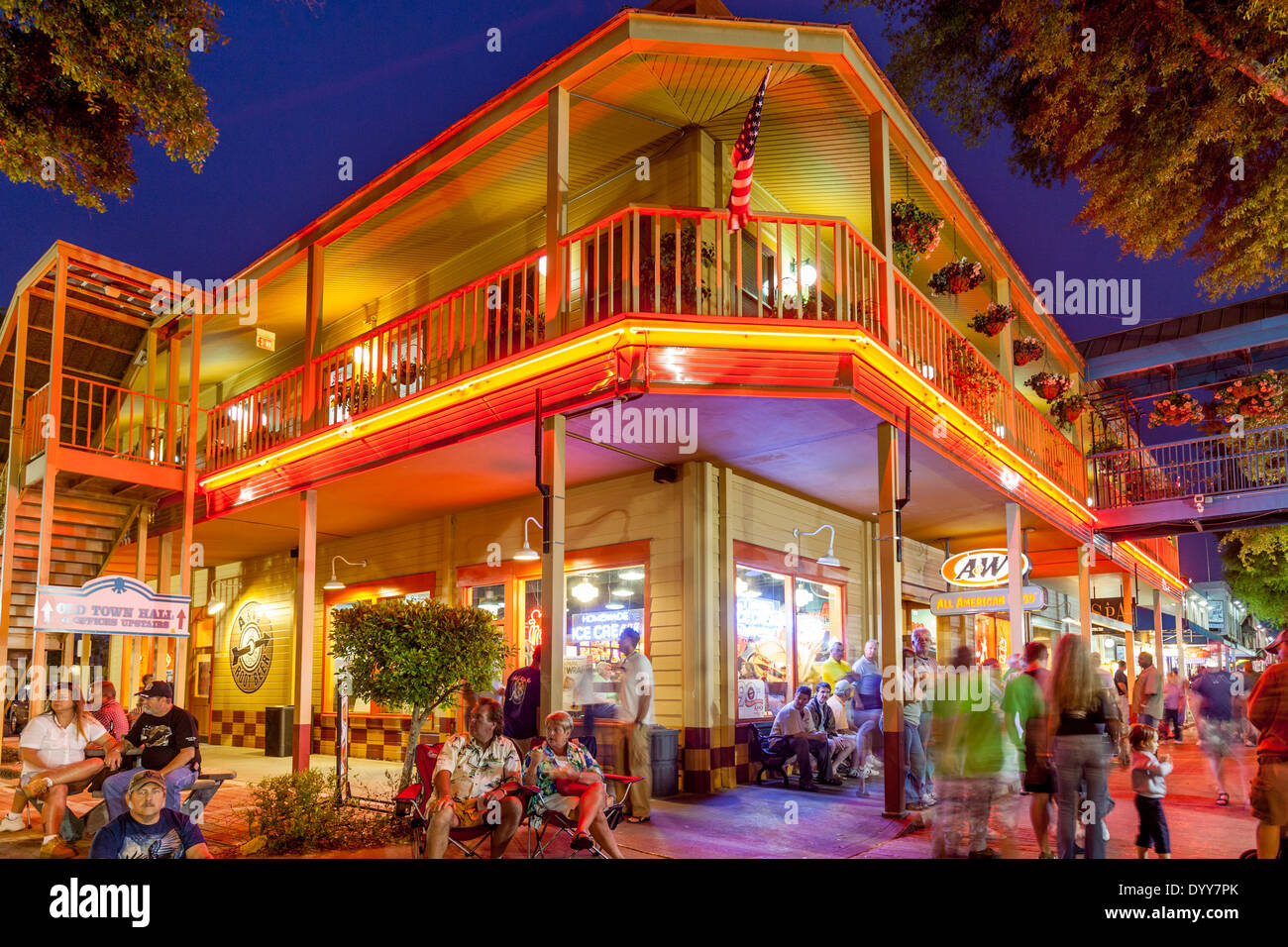 Por la noche, Old Town Kissimmee, Florida, EE.UU. Foto de stock