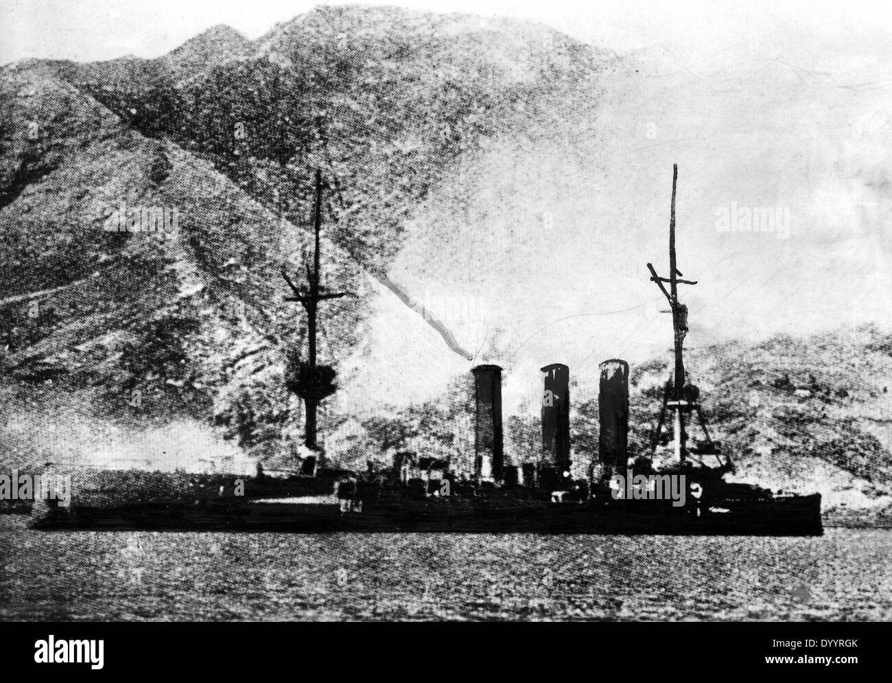 SMS Dresden en una bahía de la Isla de Juan Fernández, 1915 Foto de stock