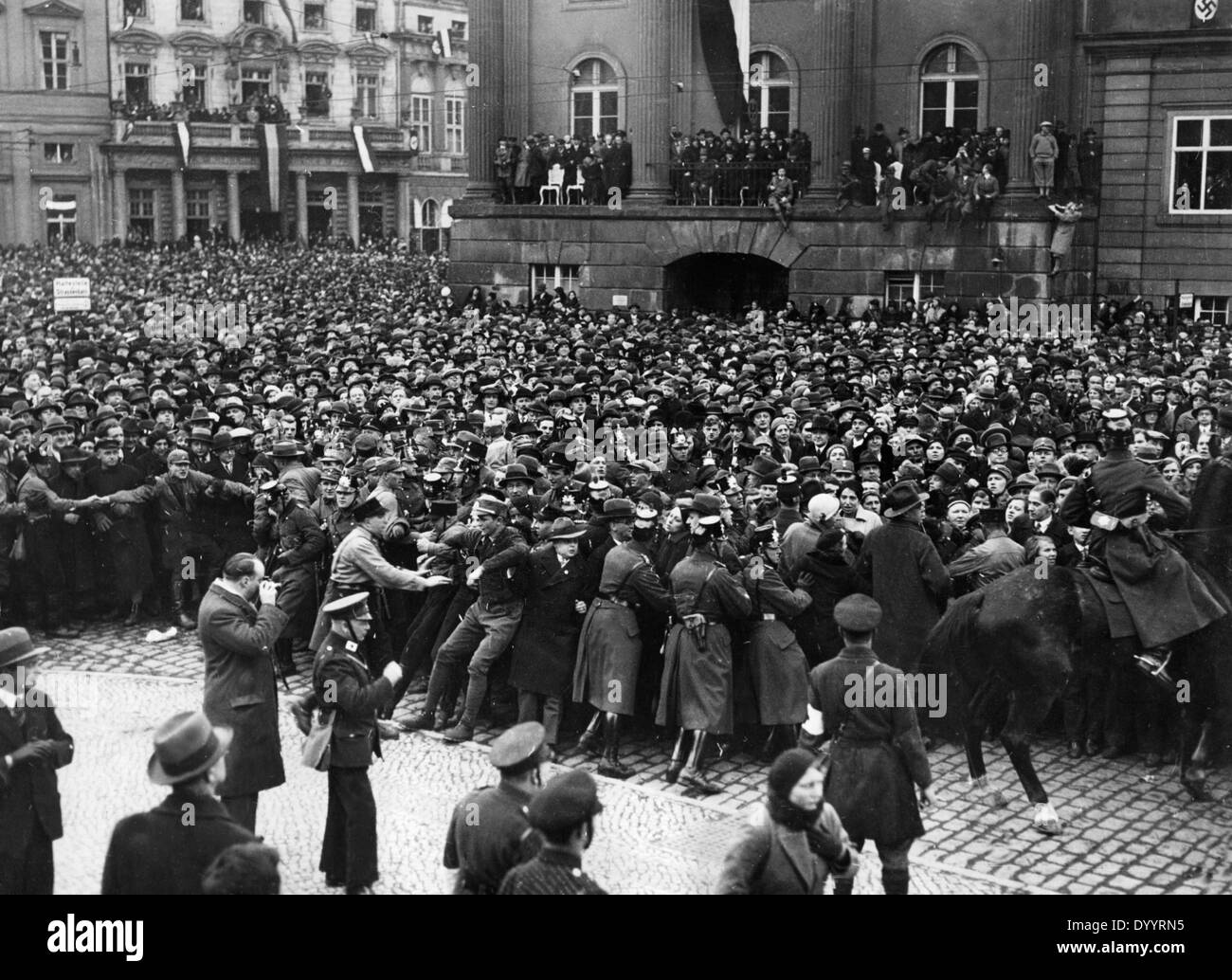 Control de multitudes el día de Potsdam, 1933. Foto de stock