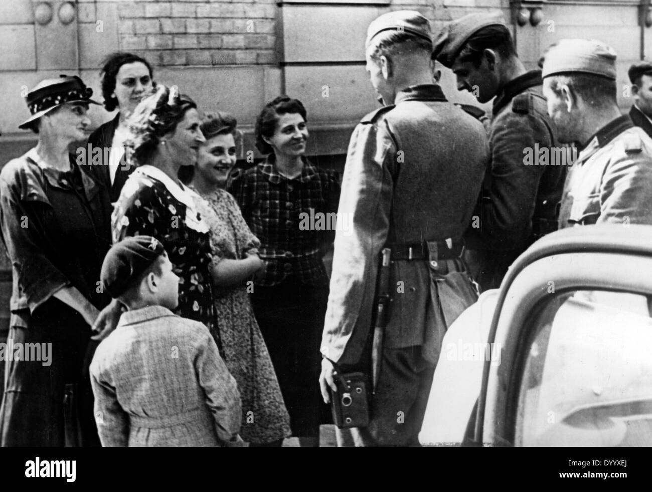 Mujeres alemanas 1945 fotografías e imágenes de alta resolución - Alamy