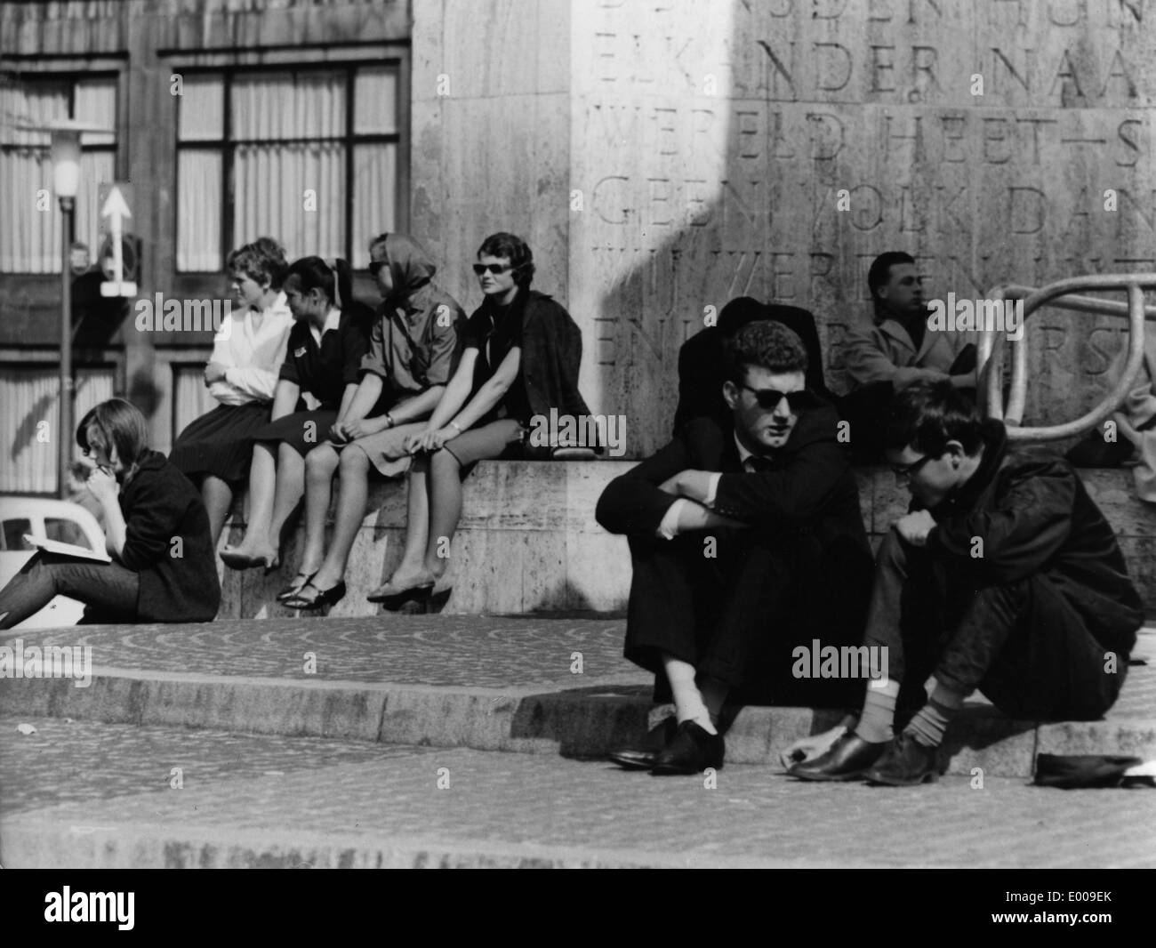 Estudiantes en Amsterdam, 1961 Foto de stock
