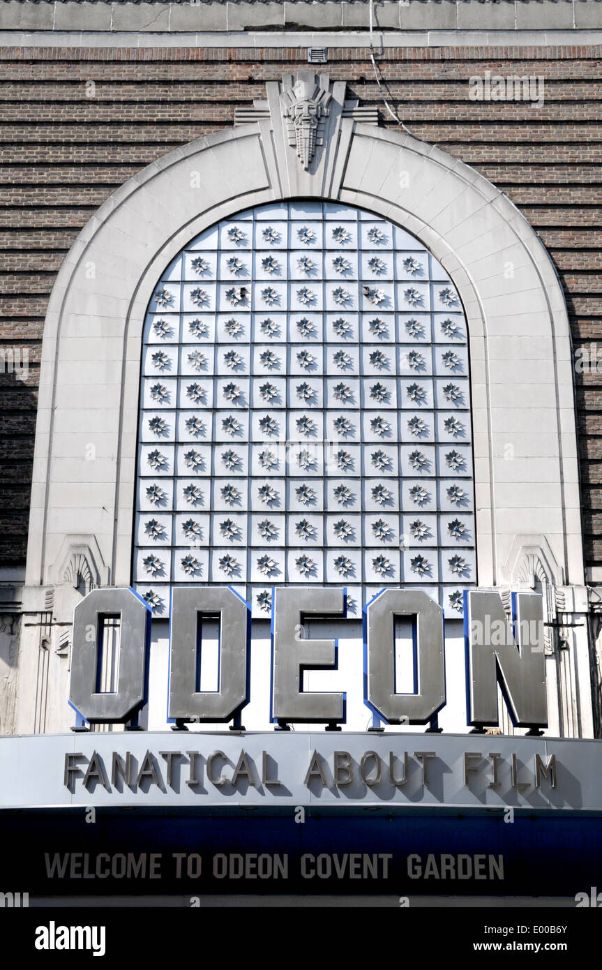 Londres, Inglaterra, Reino Unido. Cine Odeon, Covent Garden (135 Shaftesbury Ave) anteriormente el Teatro Saville (1931) Foto de stock