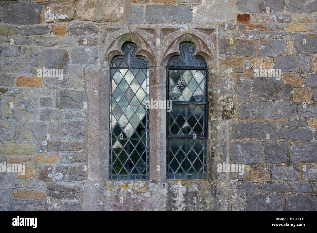 Ventana de la iglesia medieval fotografías e imágenes de alta resolución -  Alamy