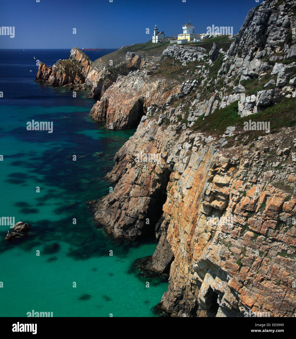 Foto de la toulinguet faro en la península de Crozon, Francia Foto de stock