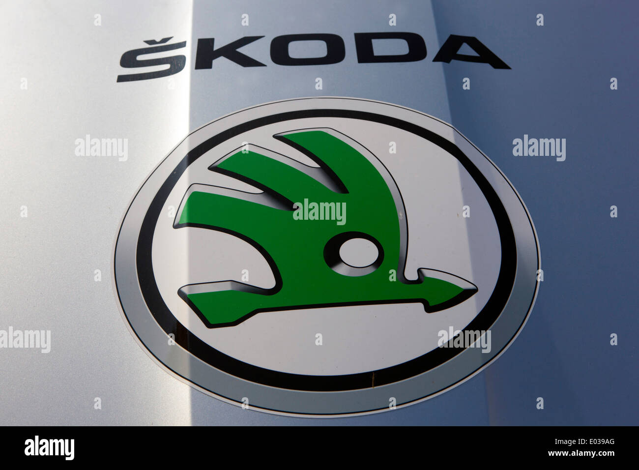 Marca del logotipo de Skoda, insignia Foto de stock