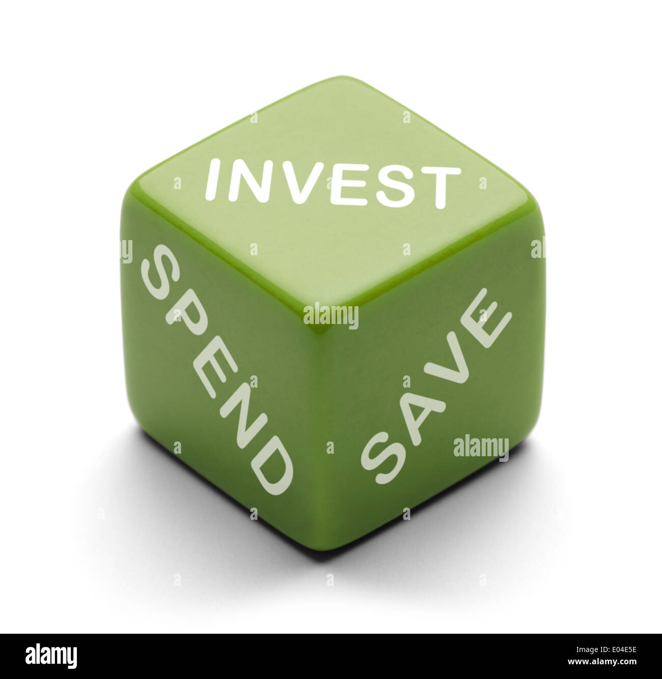Dados verdes con palabras invertir, gastar y ahorrar aislado sobre fondo blanco. Foto de stock