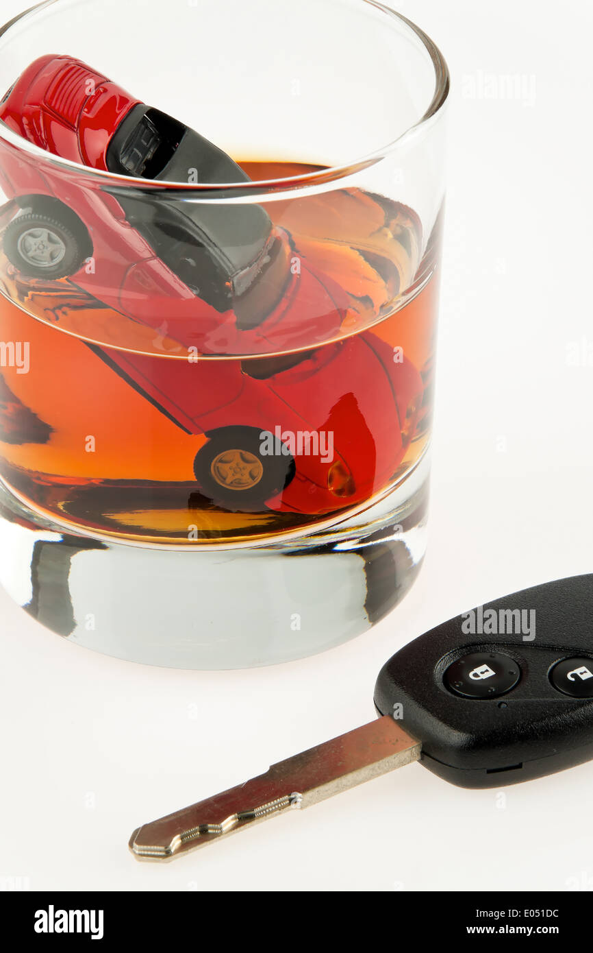 Alcohol and car alkolenker drunk motoring fotografías e imágenes de