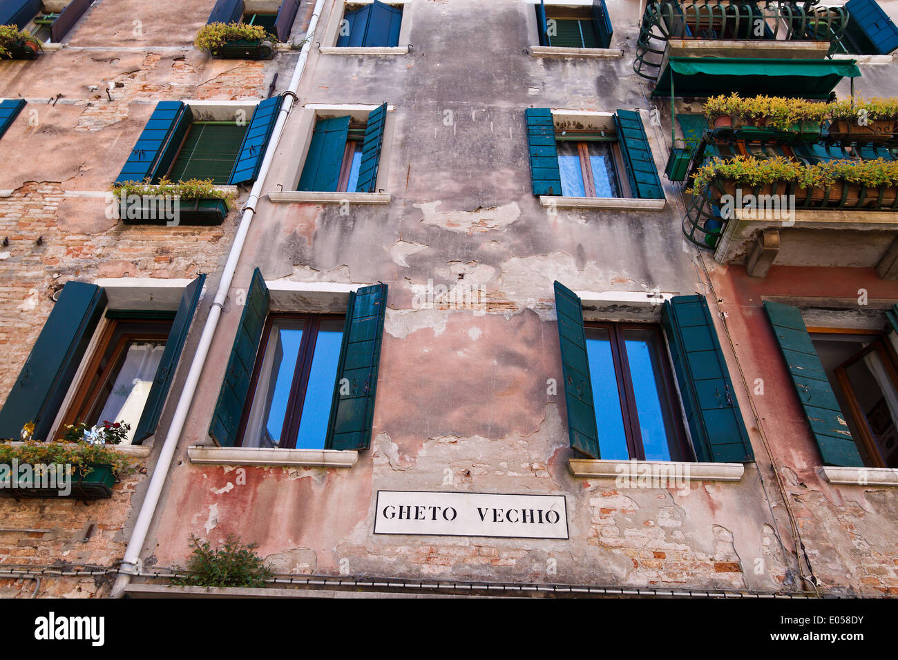 Vale la pena visitar la ciudad de Venecia en Italia. Trimestre del ghetto judío, die Stadt sehenswerte Venedig en Italien. Ghetto Judenviertel Foto de stock