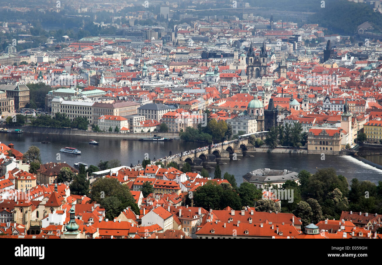 Vista de la torre del Observatorio de Praga, Aussicht vom Turm der Sternwarte auf Prag Foto de stock