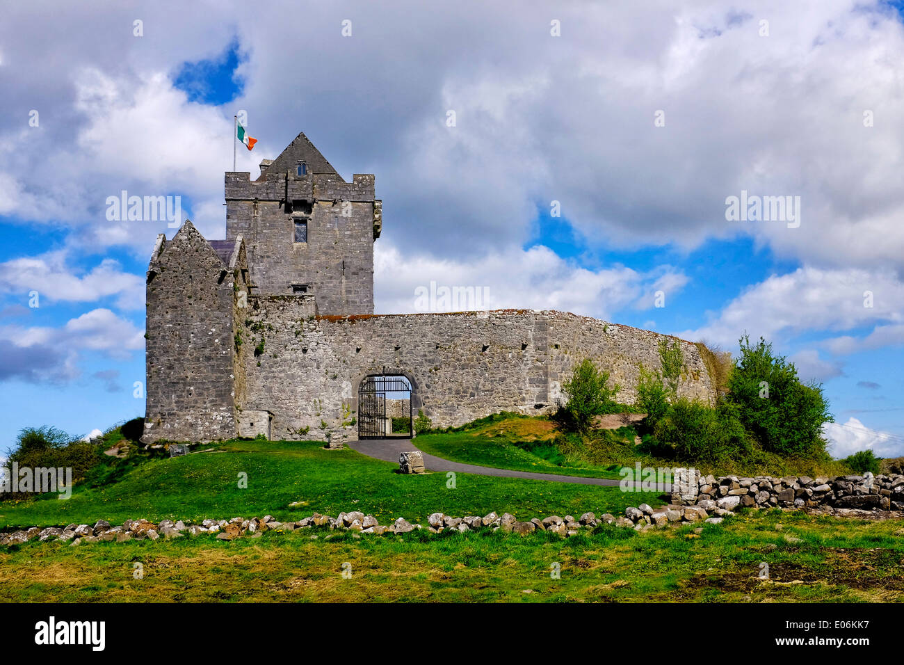 Dunguaire Castle, Condado de Galway, Irlanda Foto de stock
