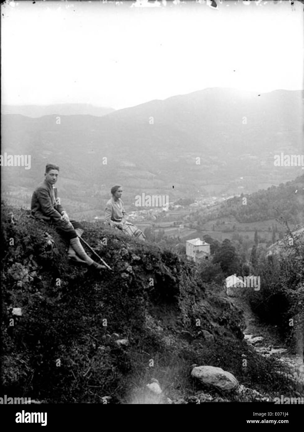 Vue de la vallée et du village de Saurat, Ariège Foto de stock